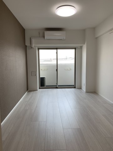 バルコニーへのアクセスもできます。