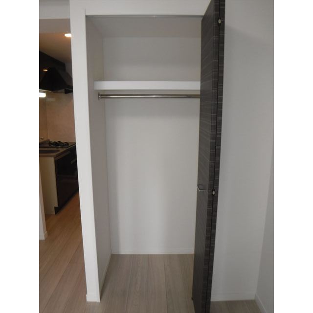 ハンガーパイプ付きの収納もあります