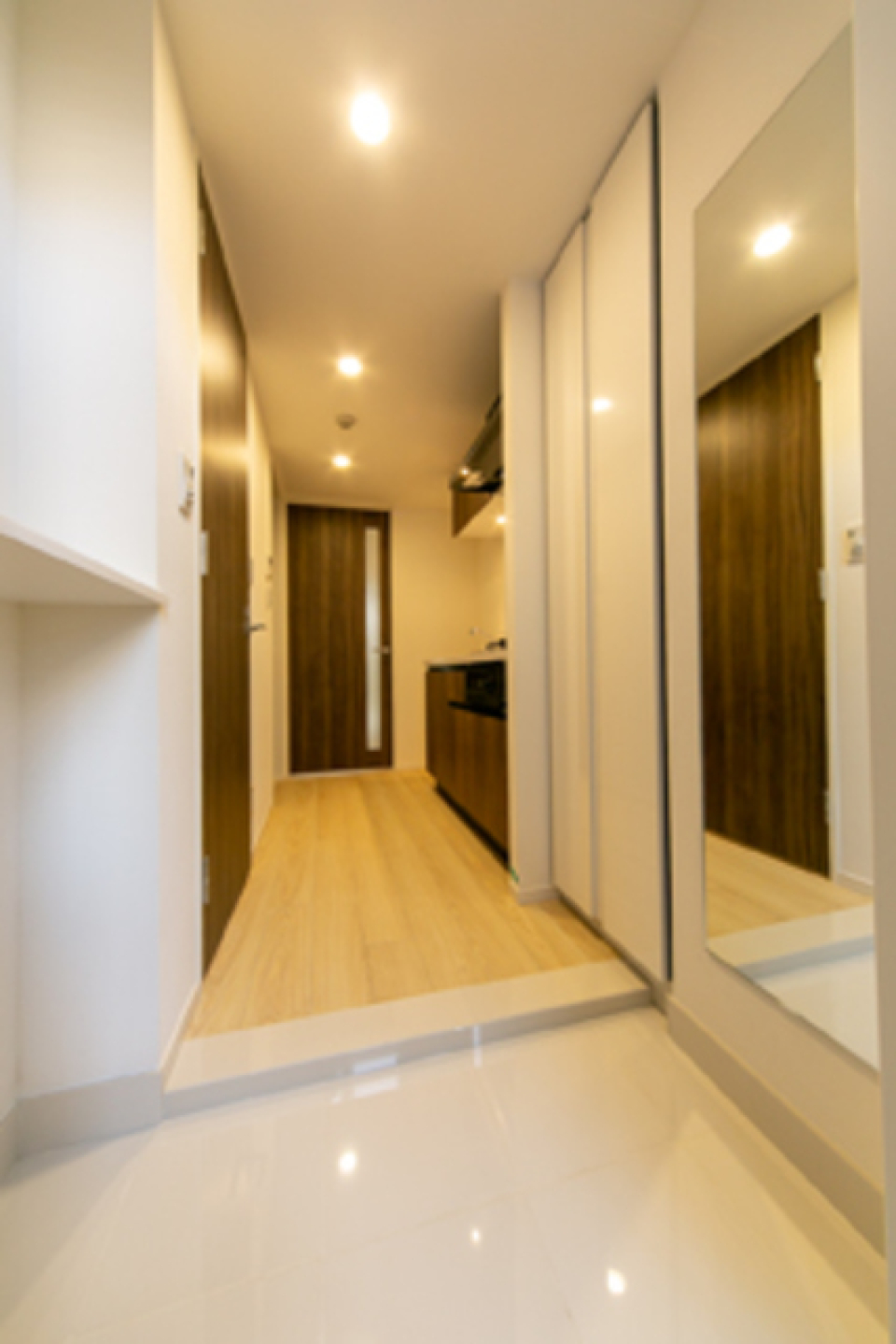 今日はあの子に会いに行くんだ。鏡でチャック※写真は同タイプ住戸です。