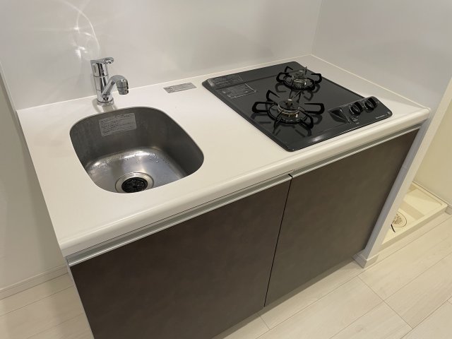 2口のガスコンロが導入されたキッチンです。