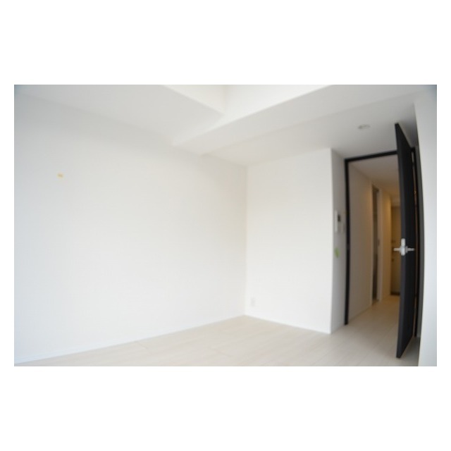 真っ白のお部屋です
