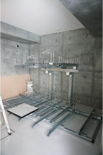 自転車は屋根下に保管できます