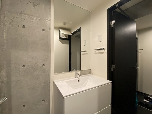 居室に劣らずスタイリッシュなパウダールーム