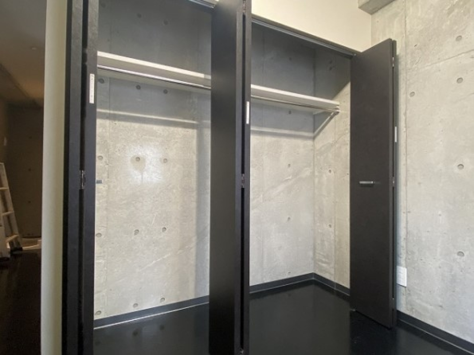 収納部屋兼ワークスペースにしたらいいかも