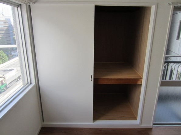 収納は押し入れタイプなので、上手な活用術を調べましょう！