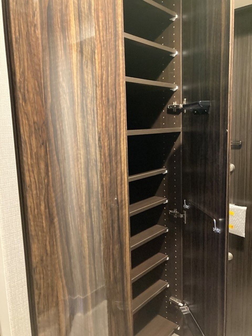 シューズボックスを開けた時の様子。※写真は同タイプ住戸です。