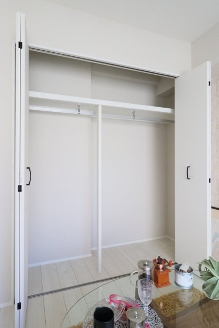 収納を開けた時の様子。※家具･小物はイメージです