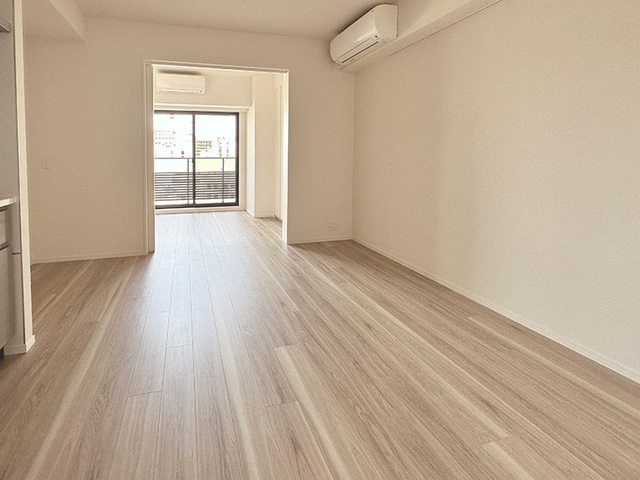 ８．２帖と４．５帖の洋室が広がります。※写真は同タイプ住戸です。