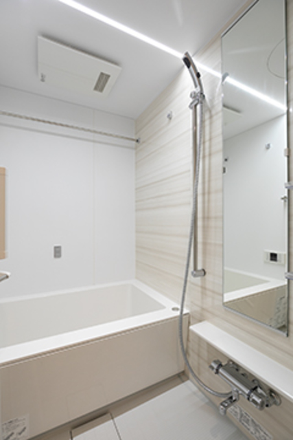 お風呂は追い炊き機能付き※写真は同タイプ住戸です。