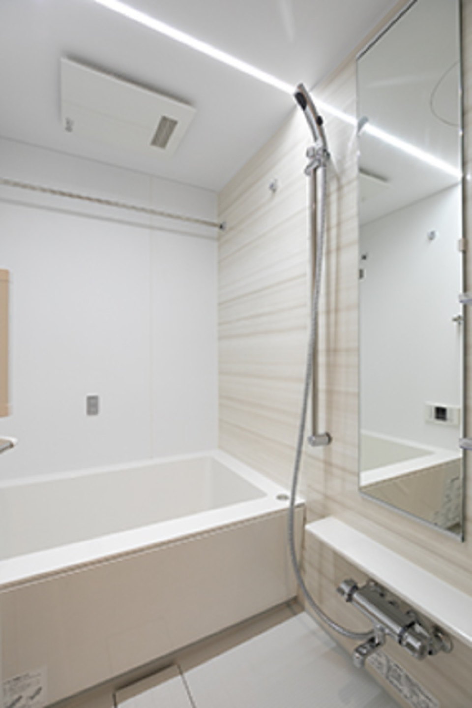 お風呂は追い炊き機能付き※写真は同タイプ住戸です。