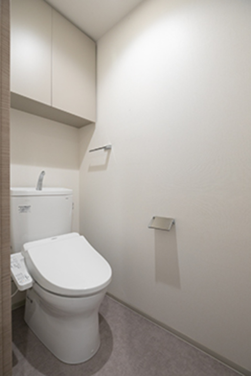 トイレは収納付き※写真は同タイプ住戸です。