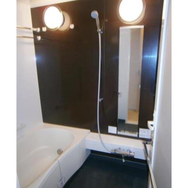 ダークトーンのパネルが落ち着きを演出しています。※写真は同タイプ住戸です。