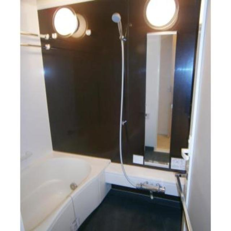 ダークトーンのパネルが落ち着きを演出しています。※写真は同タイプ住戸です。