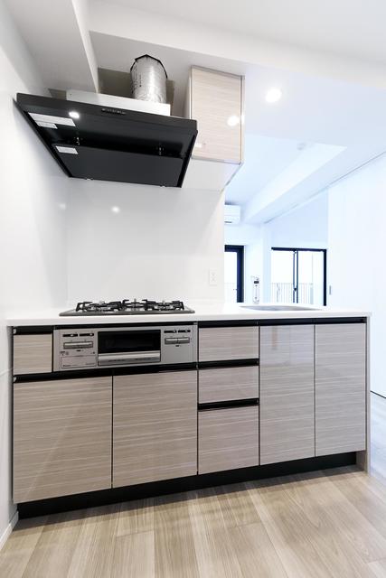 ３口のグリル付きガスコンロが導入されています。※写真は同タイプ住戸です。