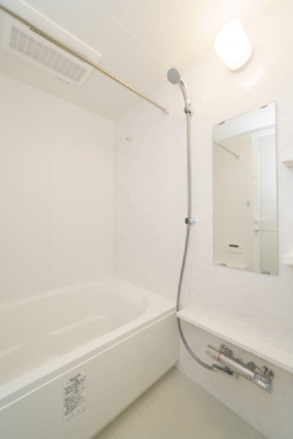 シンプルな浴室。※写真は同タイプ住戸です。