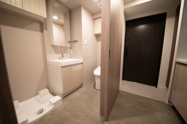 洗濯機と洗面所は隣同士。