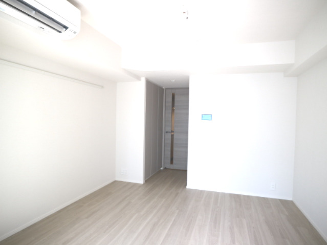 白い壁が落ち着きをもたらします。※参考写真