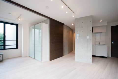 １０．３帖のリビングと３．２帖の洋室です。