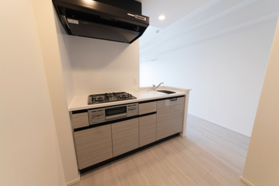 ３口のガスコンロが導入されたキッチンです。