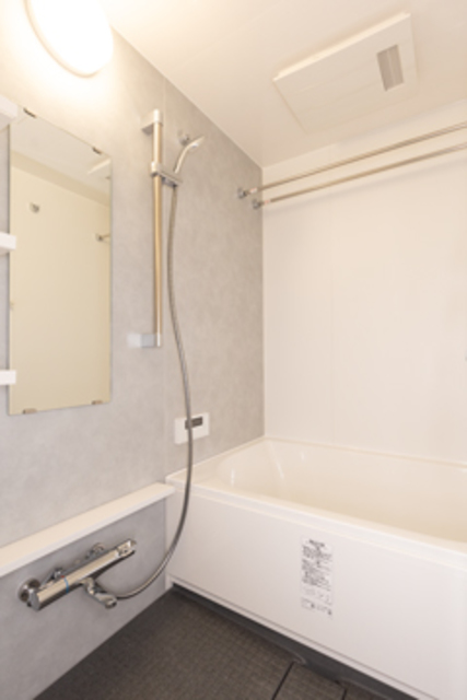 浴室の様子。※写真は同タイプ住戸です。