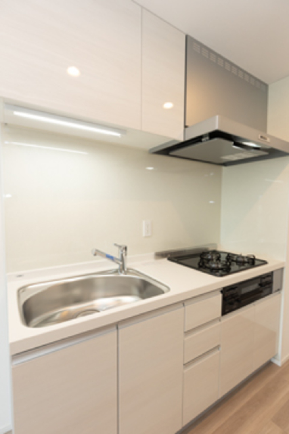 ３口のガスコンロが導入されています。※写真は同タイプ住戸です。