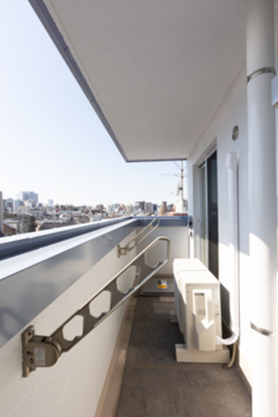 バルコニーに出た時の様子。※写真は同タイプ住戸です。