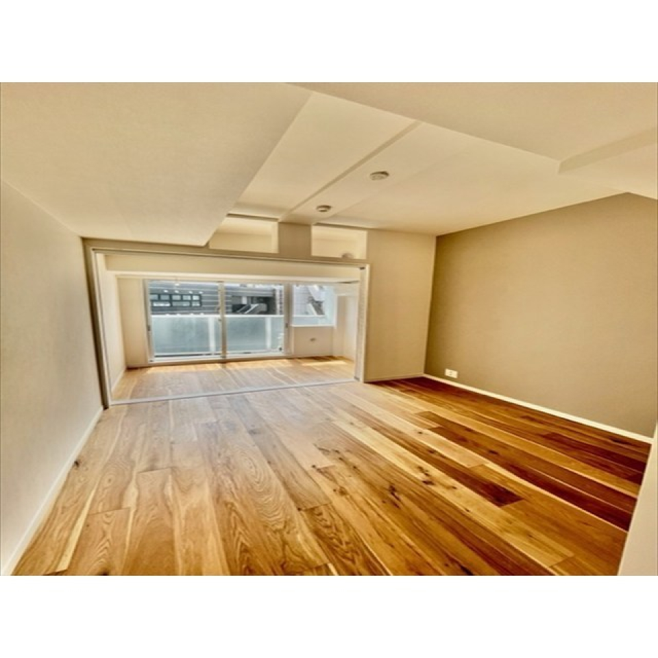 ３．６帖のダイニングキッチンと３．５帖の洋室が広がります。