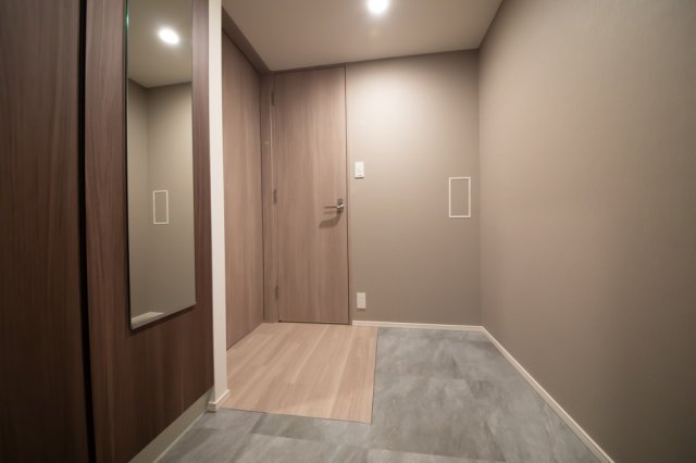 鏡もついているので、全身をチェックしましょう。