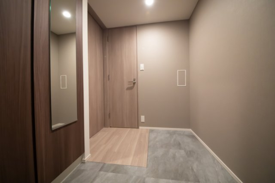 鏡もついているので、全身をチェックしましょう。