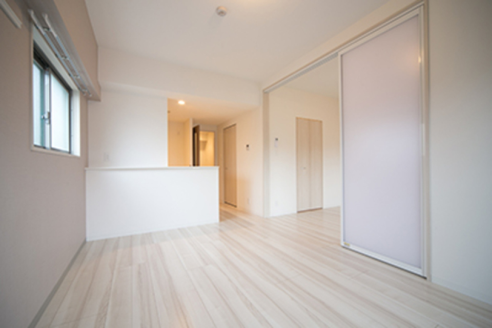 １１．８帖のLDKと６.２帖の洋室が広がります。※写真は同タイプ住戸です。