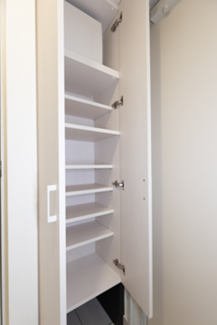 シューズボックスを開けた時の様子。※写真は同タイプ住戸です。