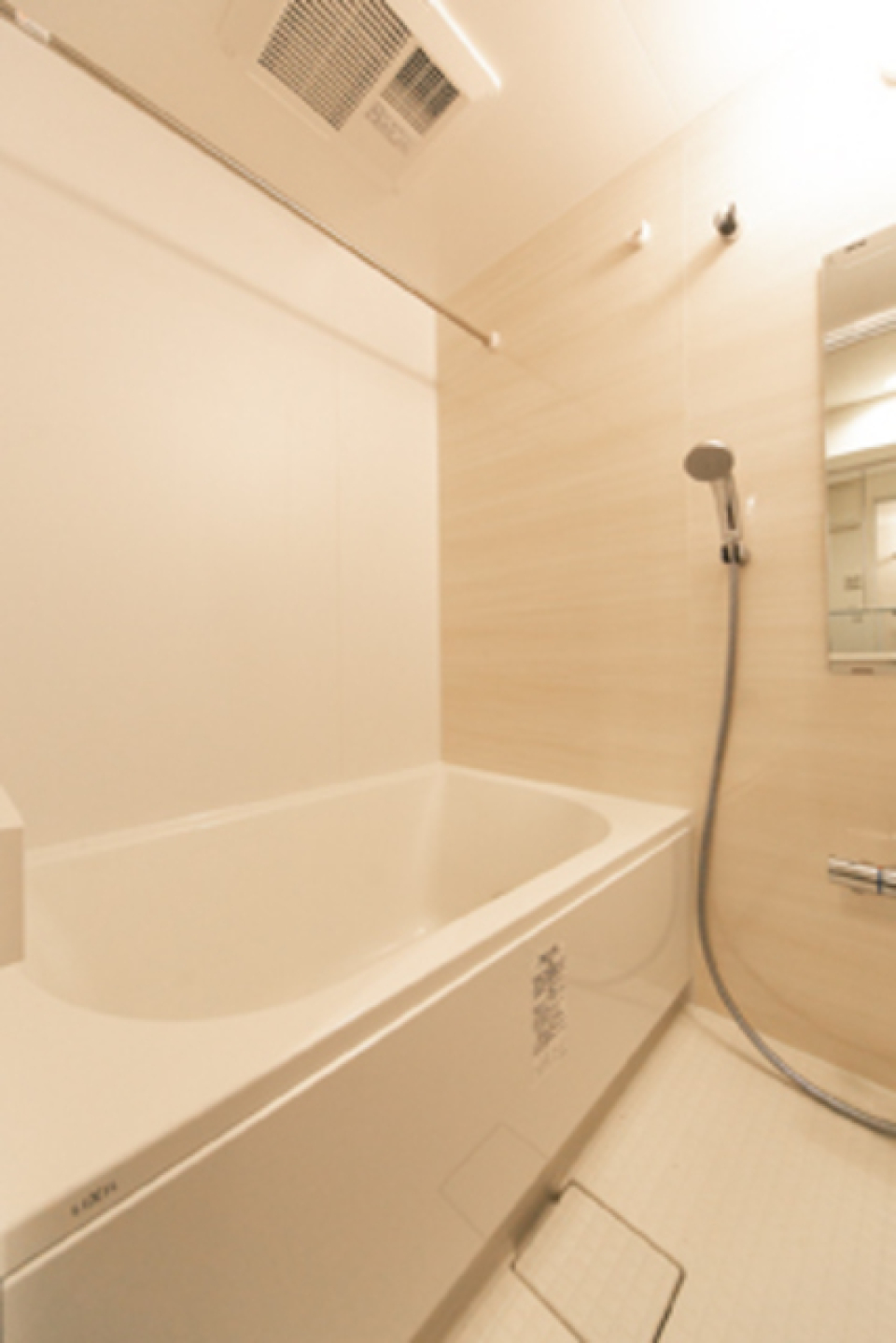 ナチュラルな浴室です。※写真は同タイプ住戸です。