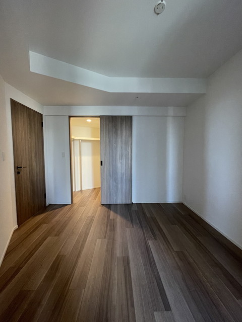 ６．７帖の洋室にはウォークインクローゼットがついています。※写真は同タイプ住戸です。