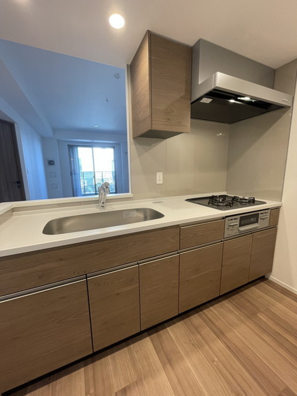 3口のガスコンロが導入されています。※写真は同タイプ住戸です。