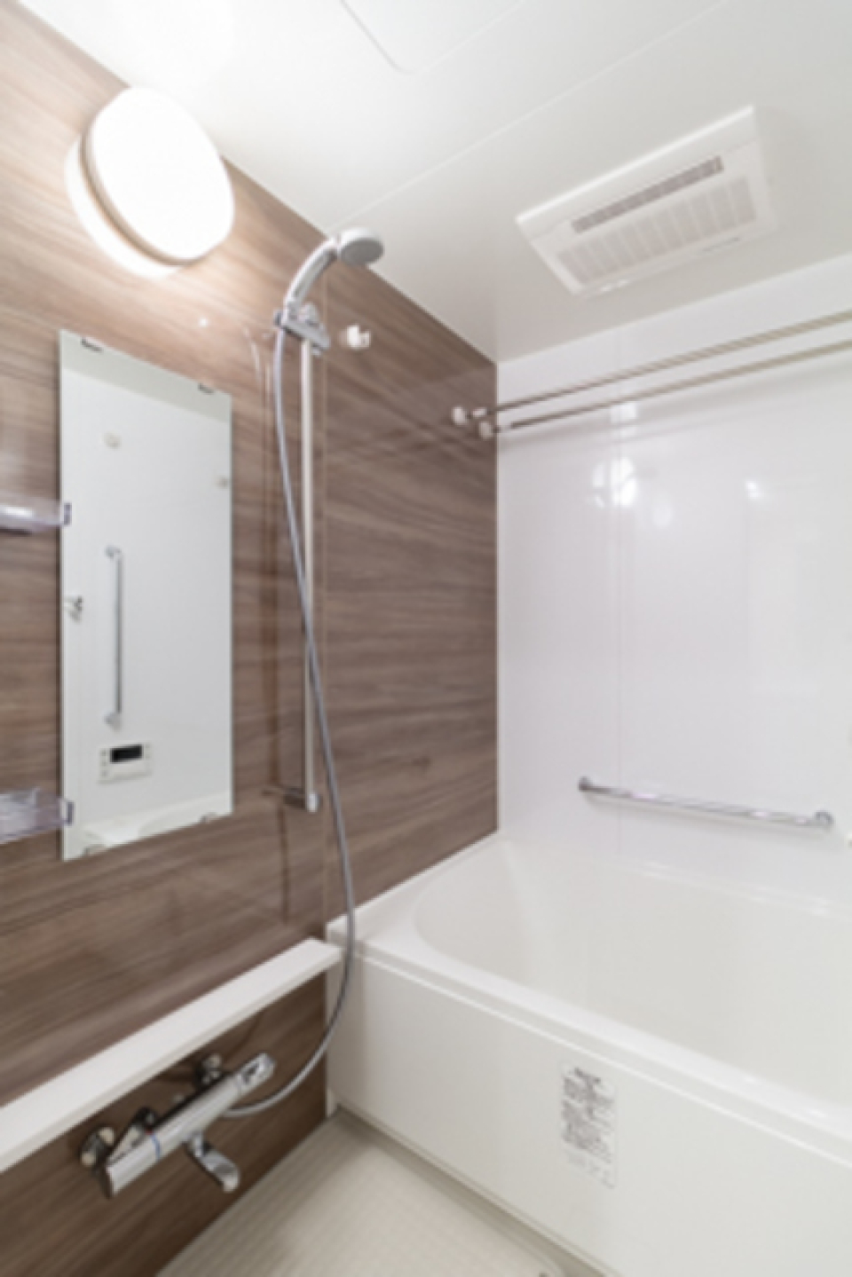 ナチュラルな印象のある浴室です。※写真は同タイプ住戸です。