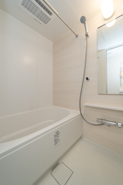 シンプルな浴室です。※写真は同タイプ住戸です。