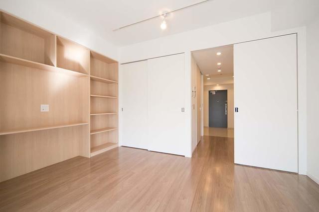 引き戸を開けると2.6帖のキッチンへ。※写真は同タイプ住戸です。