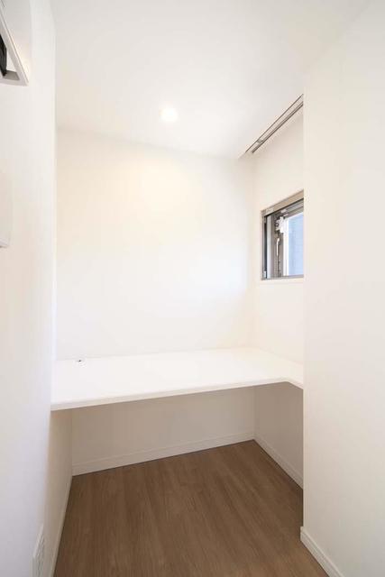 カウンターがあるので、作業するのにぴったりですね！※写真は同タイプ住戸です。