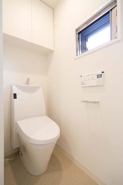 小窓があるところが嬉しいですね！※写真は同タイプ住戸です。