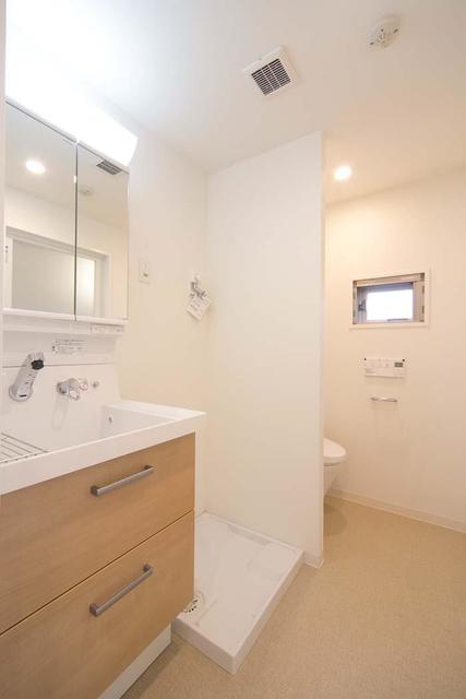 嬉しい独立洗面台。※写真は同タイプ住戸です。