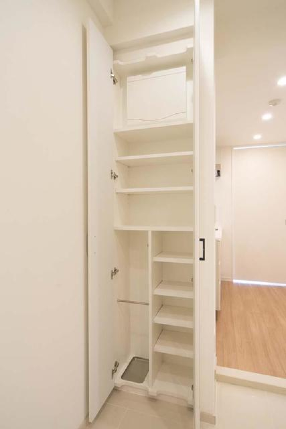 シューズボックスを開けた時の様子。※写真は同タイプ住戸です。