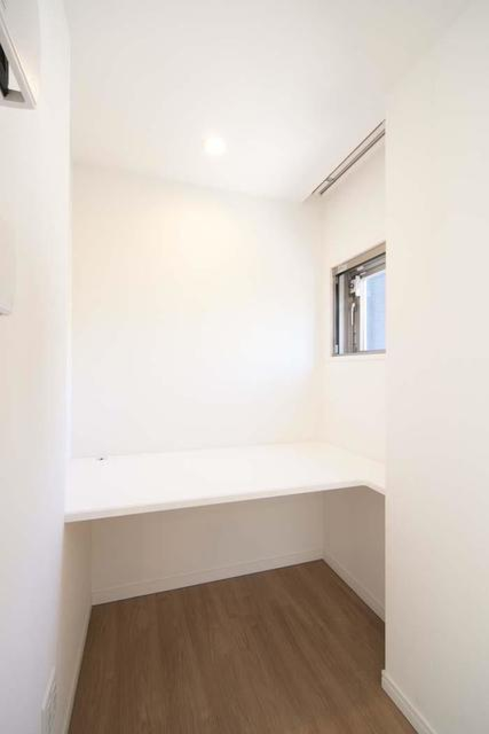 カウンターがあるので、作業するのにぴったりですね！※写真は同タイプ住戸です。