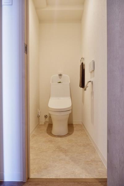 シンプルなトイレ。