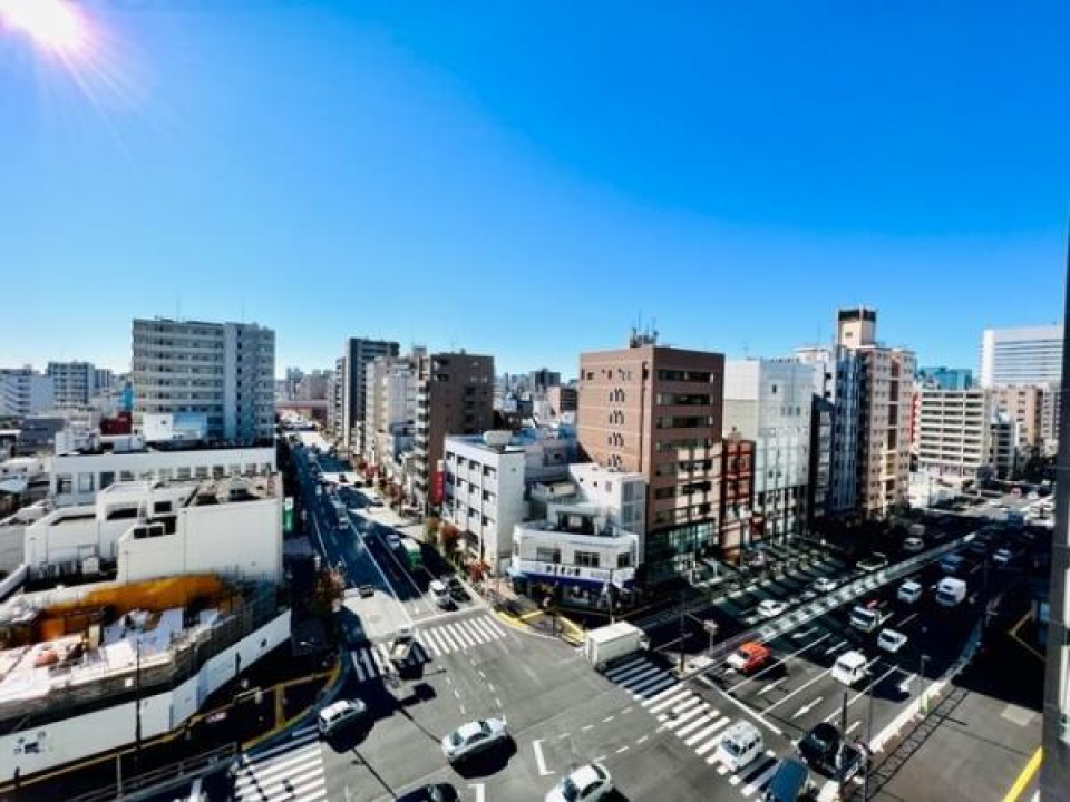 １２階建ての建物の１０階に所在しています。