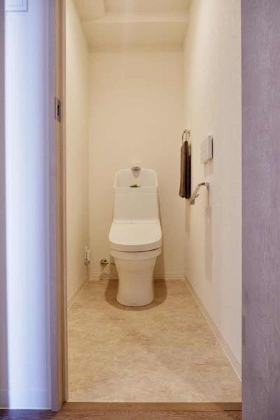 シンプルなトイレ。