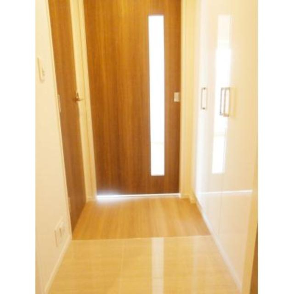 少しお部屋の光が漏れるのが趣がある※写真は同タイプ住戸です。