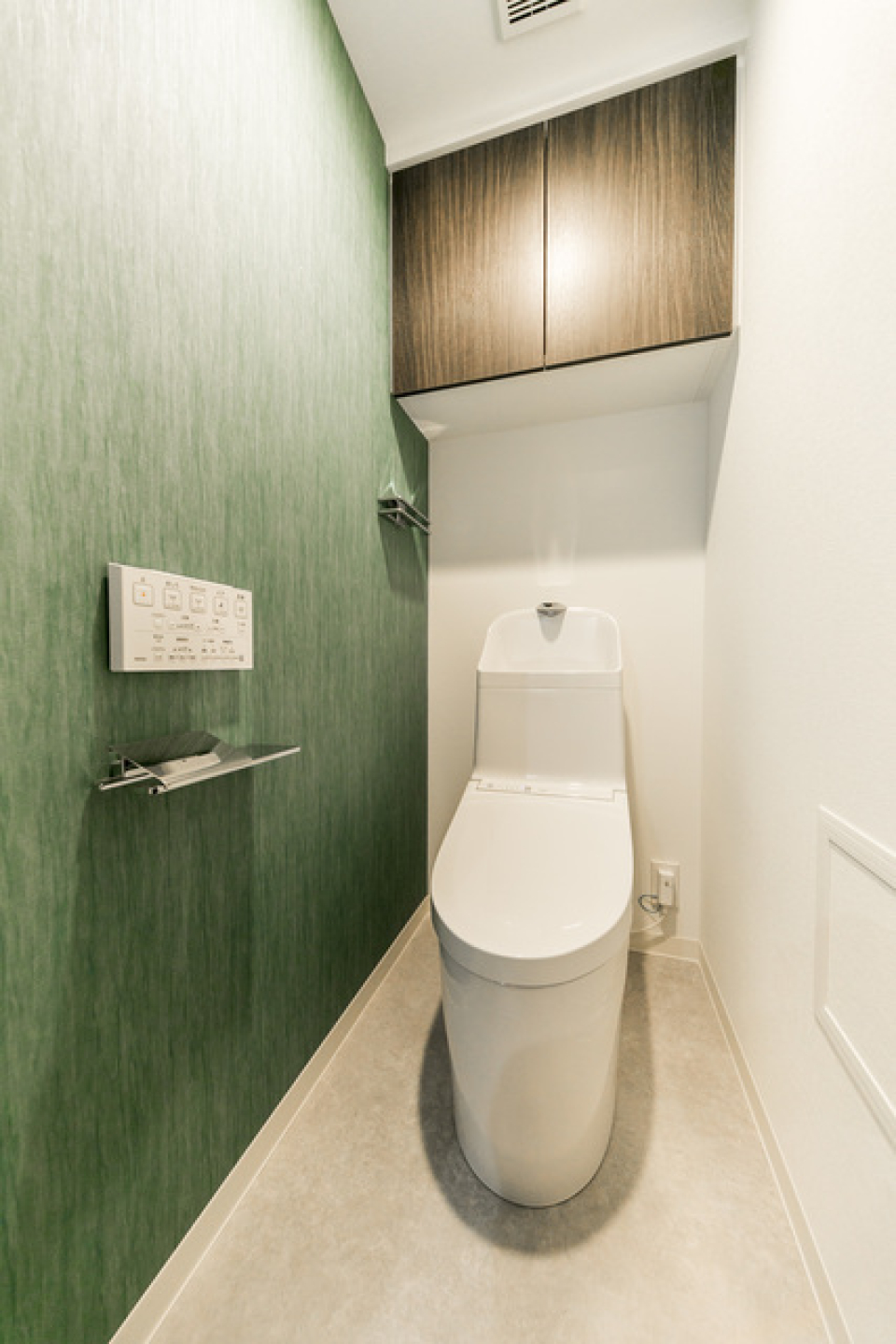 グリーンの壁紙のトイレって、いいかも！※写真は同タイプ住戸です。