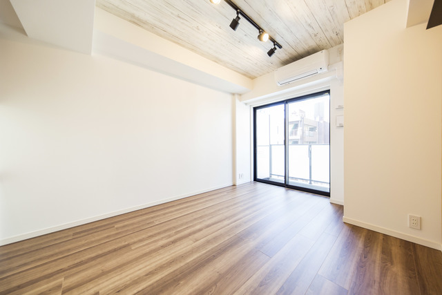 バルコニーから光が入った時の様子。※写真は同タイプ住戸です。