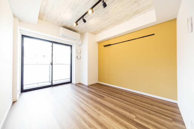 黄色いウォールが気分を挙げてくれます！※写真は同タイプ住戸です。