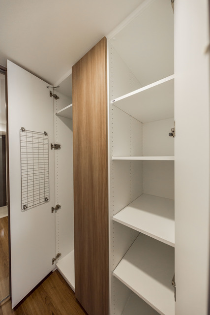 収納を開けた時の様子。※写真は同タイプ住戸です。